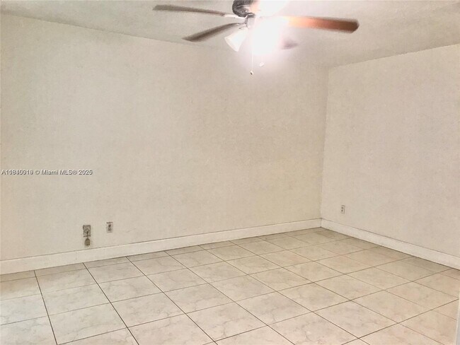 Foto del edificio - 1540 NE 191st St