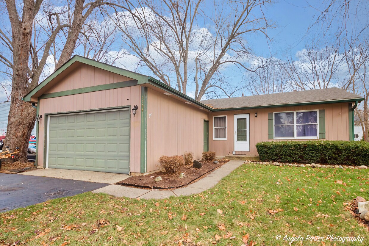 1708 Park Ln Ave, McHenry, IL 60050 House Rental in McHenry, IL
