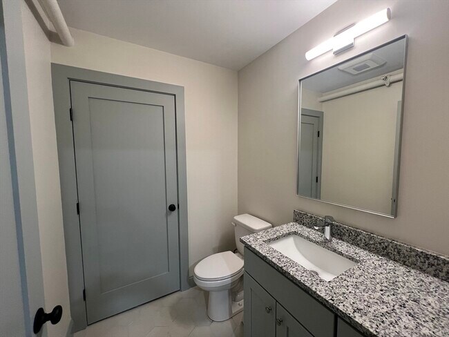 Building Photo - 160 Seabury St