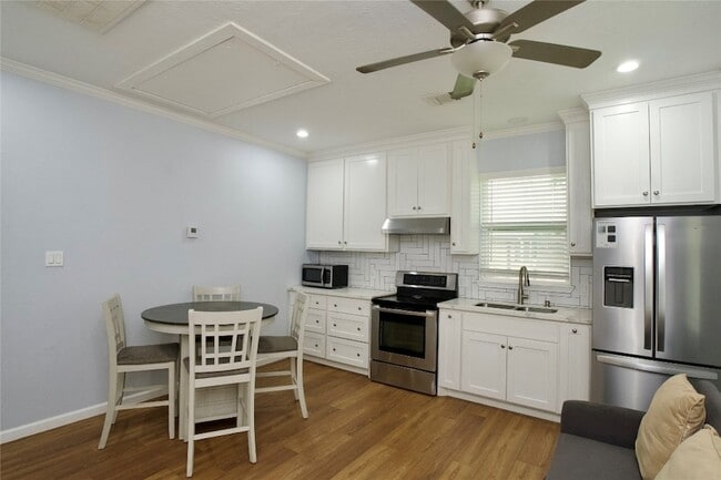 Photo - 3710 Yellowstone Blvd Apartment