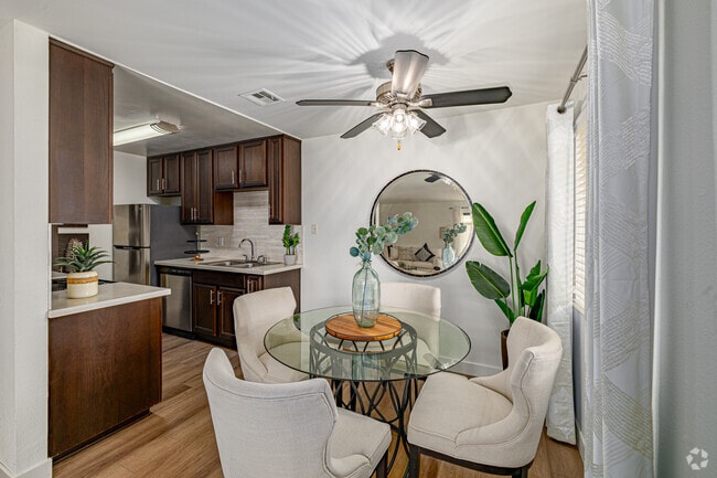 1BR, 1BA - 700SF - Dining Room - Creekside Meadows