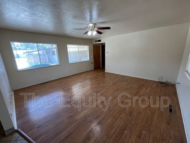 Foto del edificio - 1444 W Vassar Ave