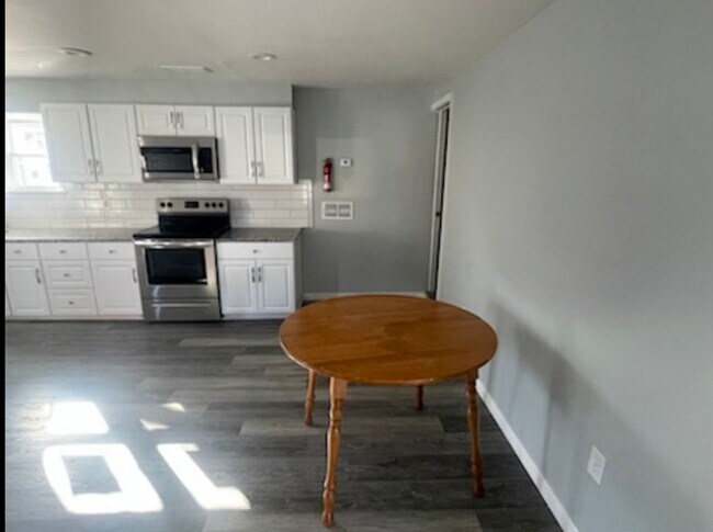 Foto del edificio - Renovated 4 Bedroom 2.5 bath house in Pott...