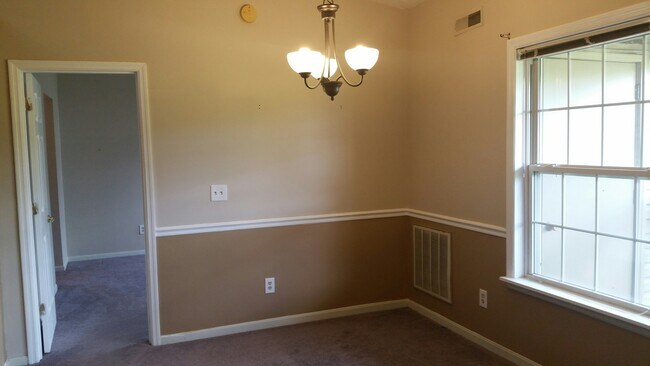 Foto del edificio - 442 Deepwoods Dr