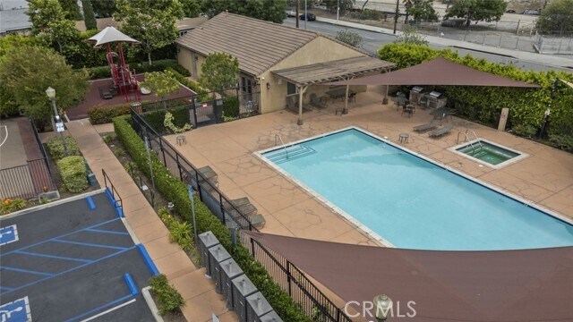 Foto del edificio - 9670 Pine Orchard St