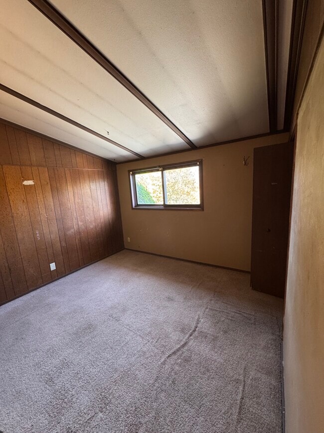 Building Photo - SR 15