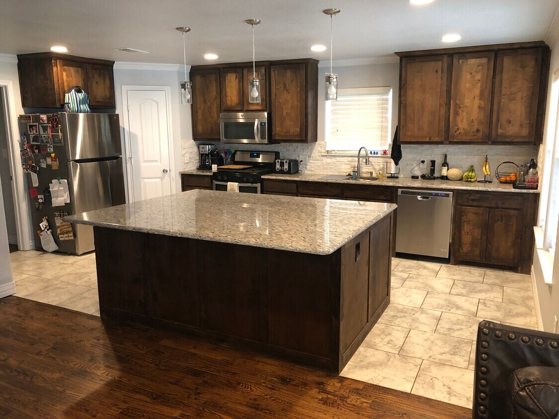 Kitchen - 4721 Kilpatrick Ave