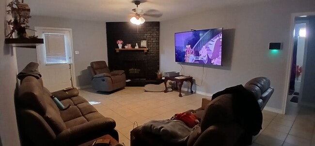Foto del edificio - 2201 Timberline Dr
