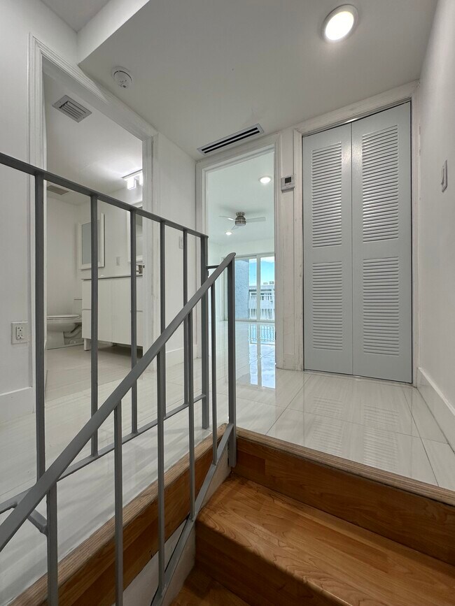 Foto del edificio - 9367 Fontainebleau Blvd