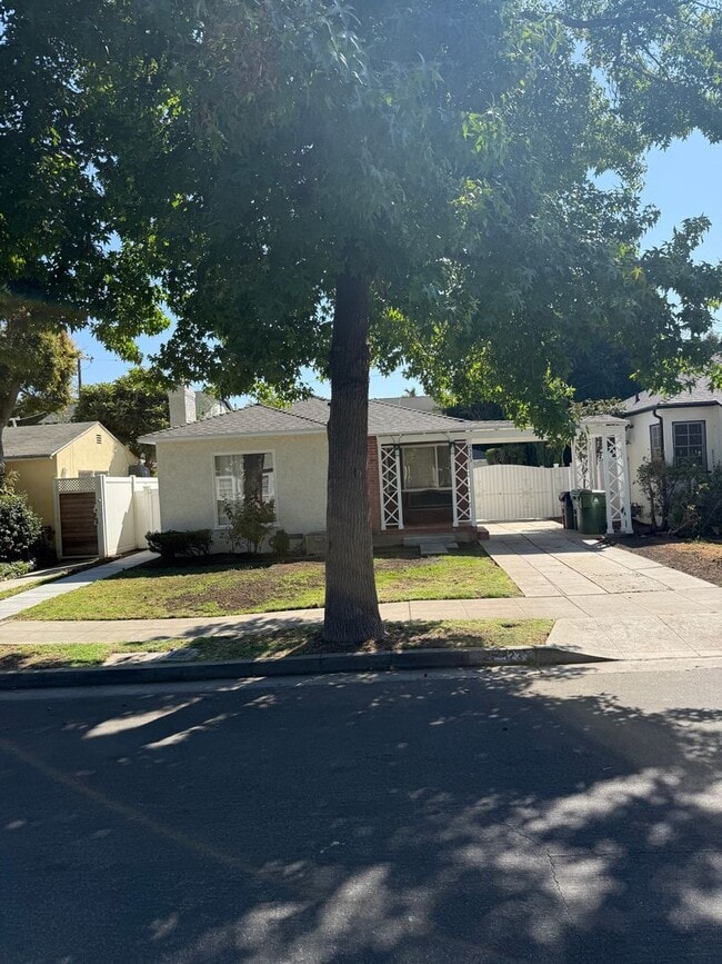 Building Photo - 2523 S Bentley Ave