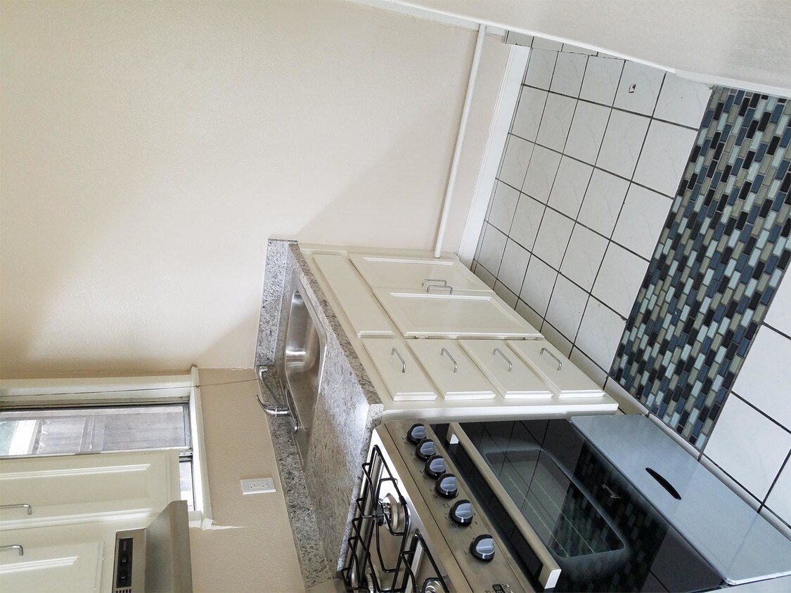 Foto principal - 1245 N Mt Vernon Ave