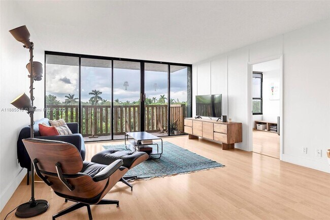 Foto del edificio - 780 NE 69th St