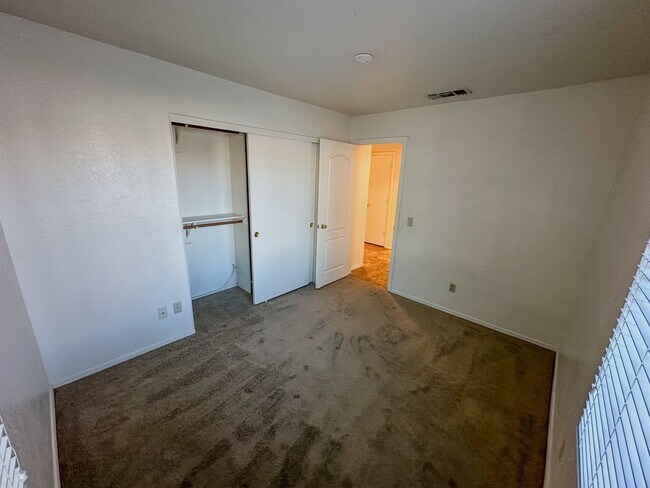 Building Photo - 8325 W Bloomfield Rd