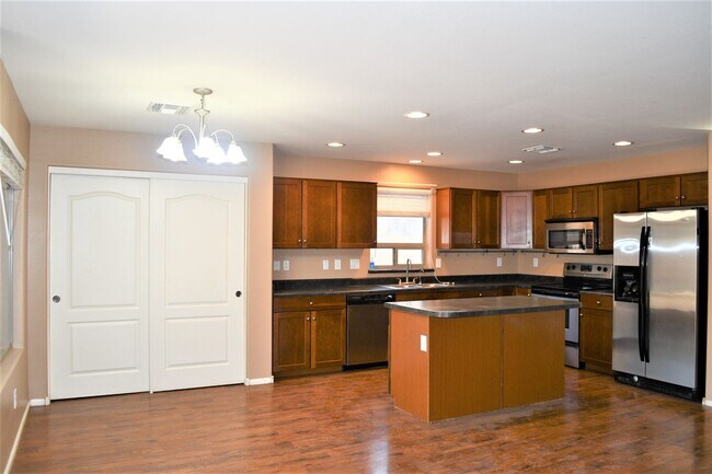 Building Photo - 1633 E Melanie St