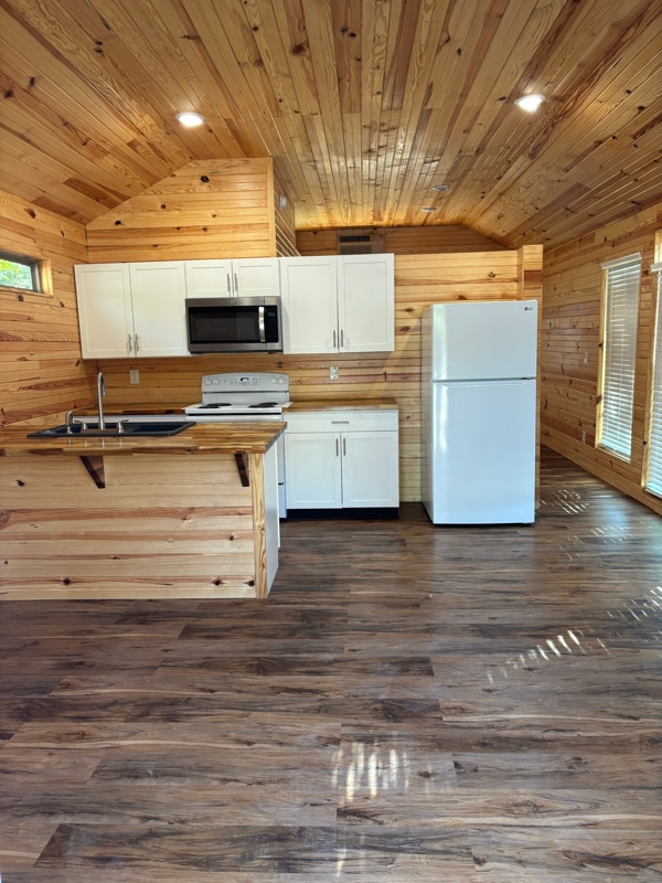 Building Photo - 16889 Digby Dr