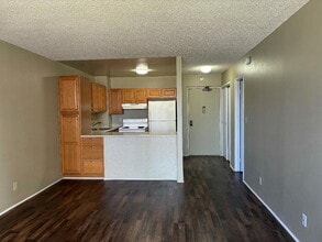 Building Photo - 1255 Nuuanu Ave