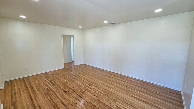 Foto del edificio - East Whittier 3 Bed 1.5 Bath House With Remodeled Kitchen and Bathrooms Available Now!