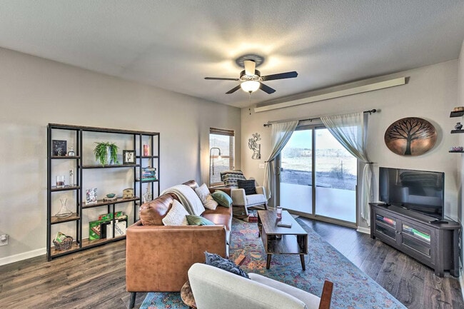 Building Photo - 10481 Table Rock Ct