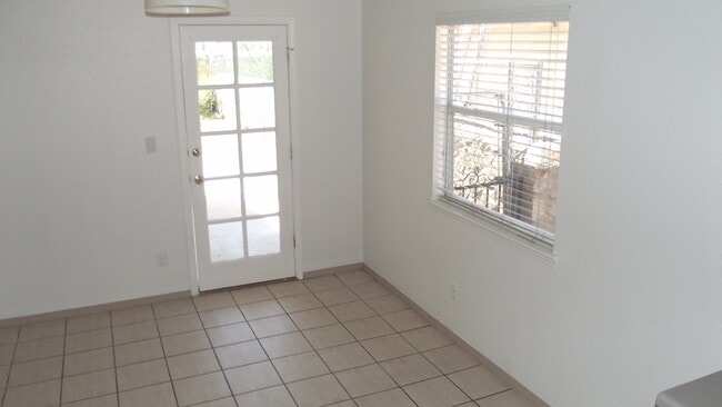 Building Photo - East El Paso 3 bed Refirg A/C