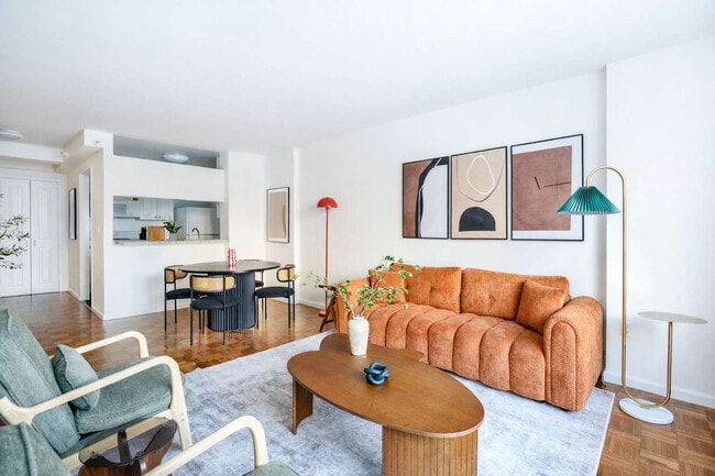 Foto del edificio - 350 W 43rd St