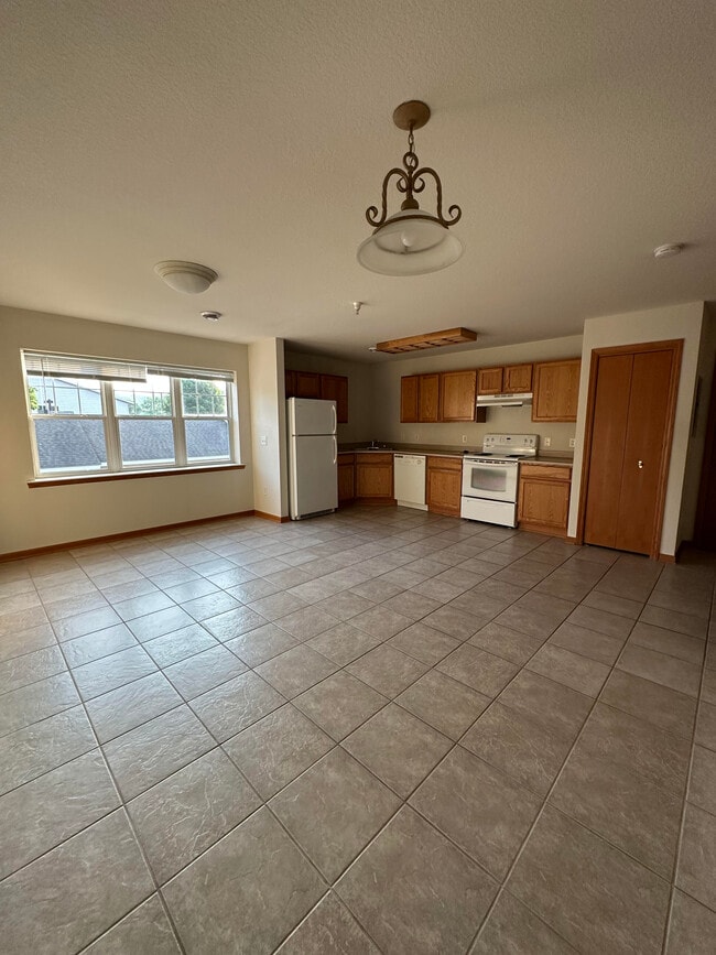 Building Photo - Silver Drive Apartments