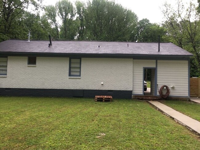 Building Photo - 1411 Whitten Rd