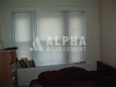 Foto del edificio - 208 Winthrop Rd