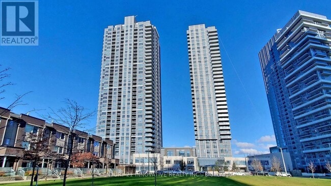 Building Photo - 275 Village Green Square