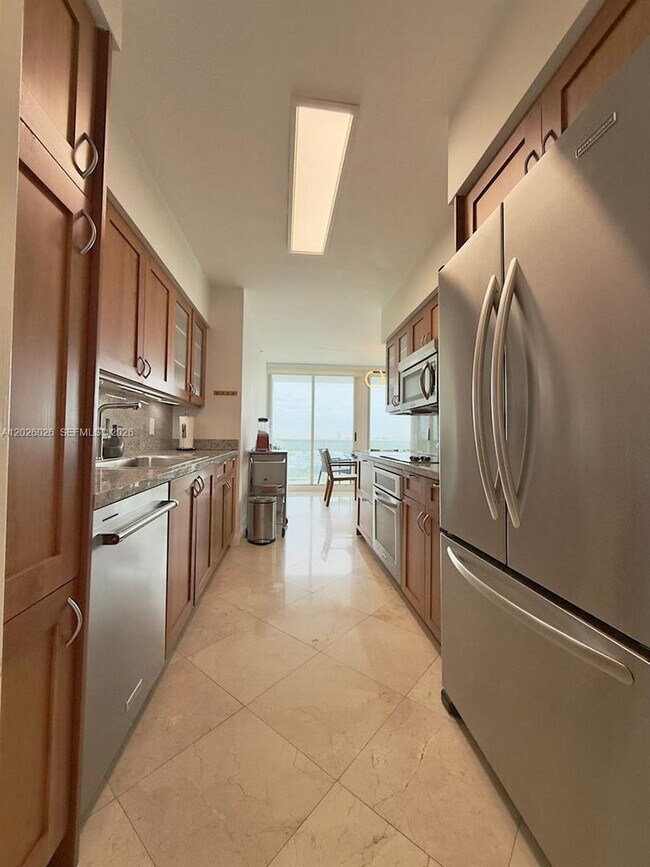 Building Photo - 16400 Collins Ave