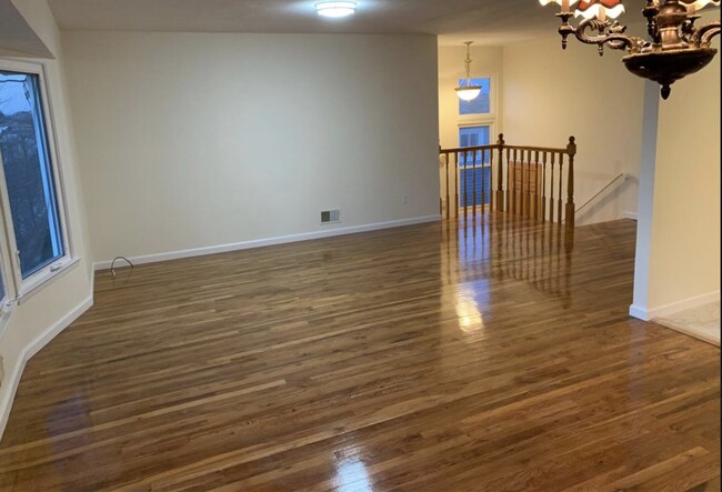 Building Photo - 451 Gower St
