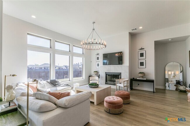 Foto del edificio - 6413 Waggoner Ct