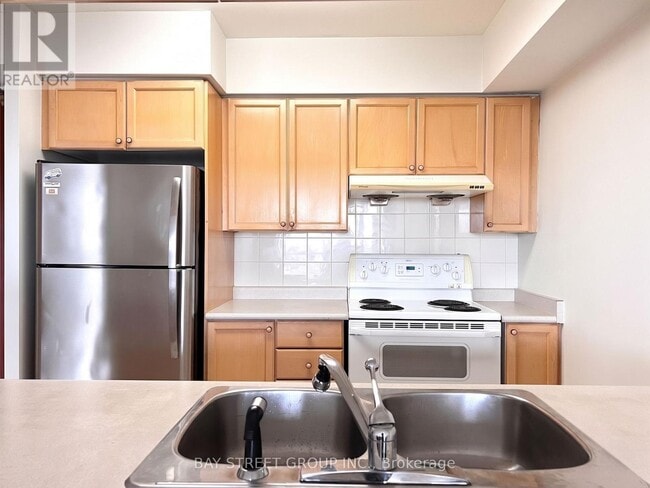 Building Photo - 28 Empress Ave