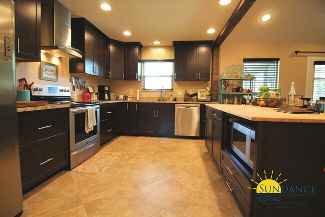 Building Photo - Gorgeous3 Bedroom Home in Mary Esther!