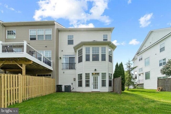 Building Photo - 14160 Catbird Dr