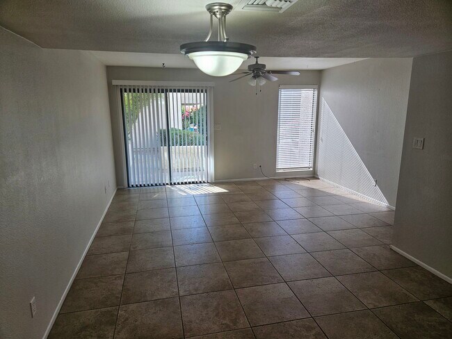 Building Photo - 885 N Granite Reef Rd