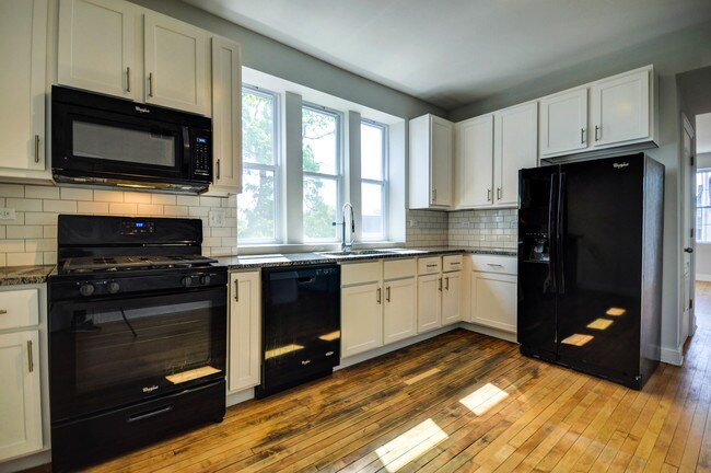 3734 W. Diversey | Apartamento 3F Cocina - 3734 W. Diversey Ave.