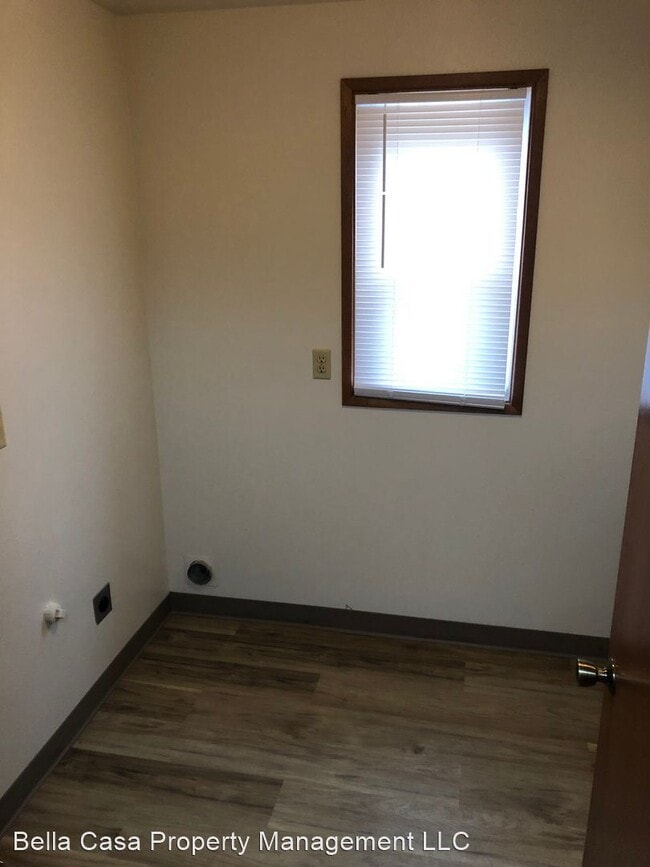 Building Photo - 3 br, 2 bath House - 920 SE Zee Court