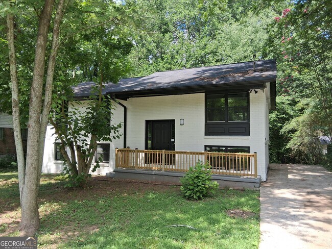 Foto del edificio - 8229 Queens Dr