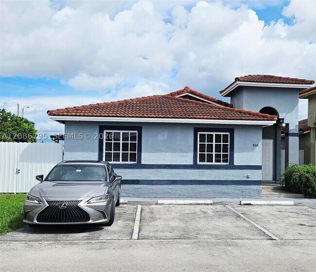 Foto del edificio - 9319 NW 121st St