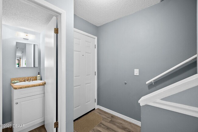 Building Photo - 156 White Fawn Dr