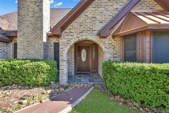 Building Photo - 12114 Hawthorne Dr