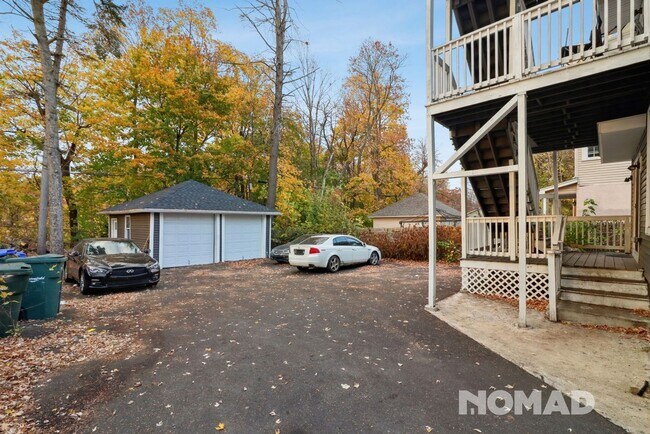 Foto del edificio - 4 Bedroom Duplex in Springfield