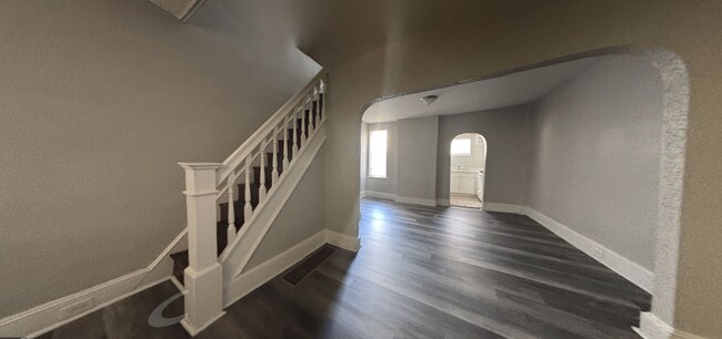 Foto del edificio - Quaint Two Bedroom Home in Overbrook with NEW Floors and Kitchen!