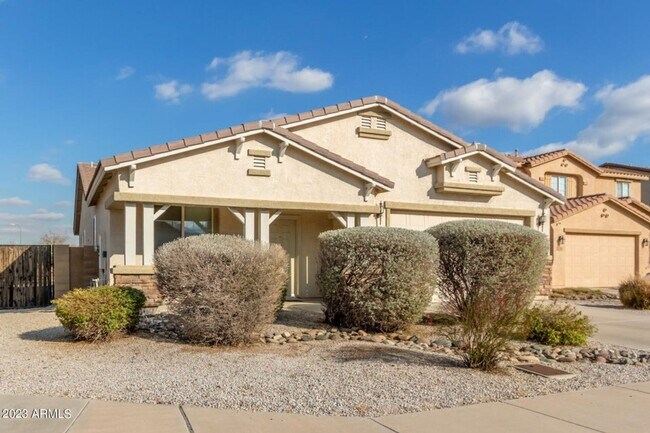 Foto del edificio - Nicely Updated 4 bed, 2 bath on corner lot