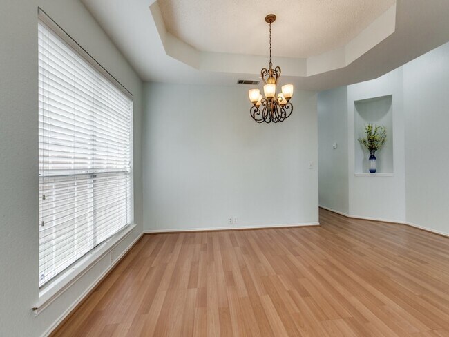 Building Photo - 4801 Holly Berry Dr