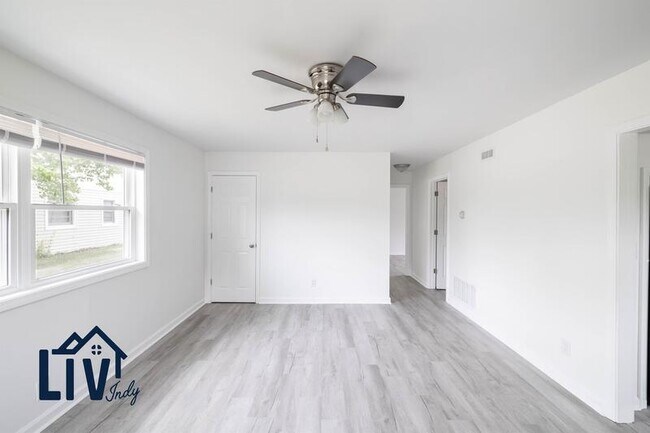 Foto del edificio - 2156 N Kenyon St