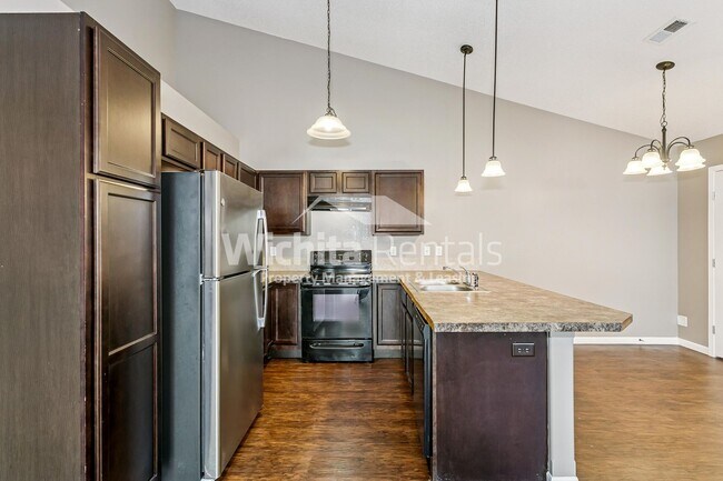 Foto del edificio - 3 bedroom 2 bath duplex