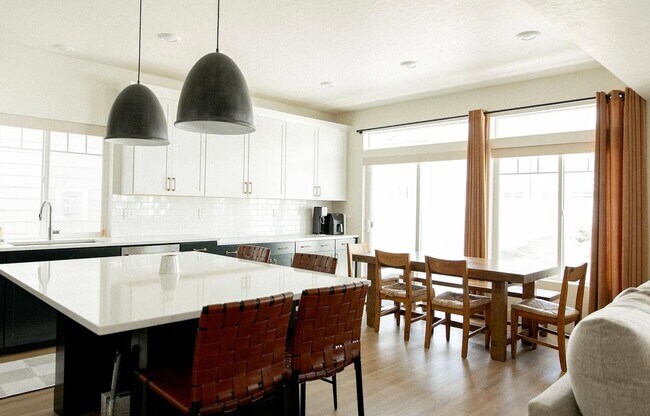 Foto del edificio - 4122 W Red Clover Dr