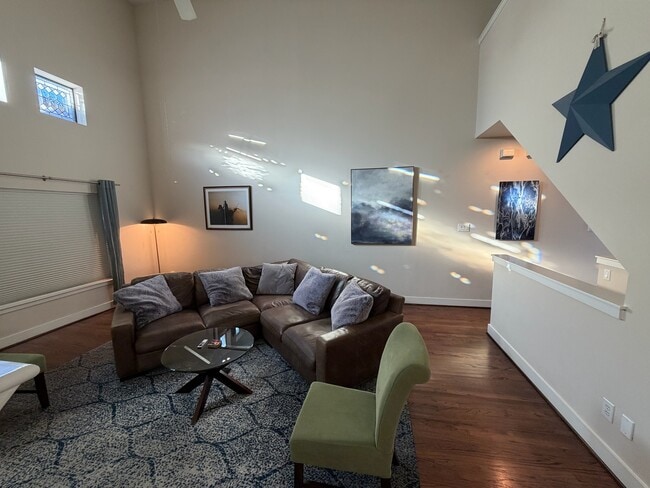 Foto del edificio - 5810 Darling St