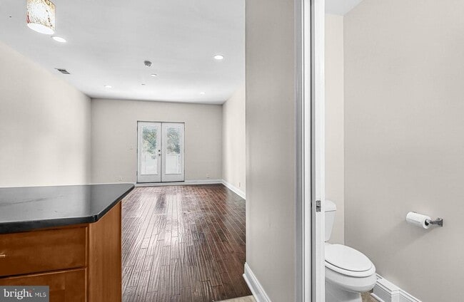 Building Photo - 2050 Frankford Ave